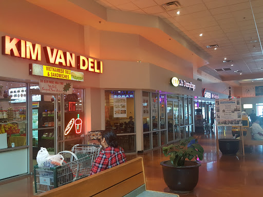 Shopping Mall «Great Wall Shopping Mall», reviews and photos, 18230 E Valley Hwy, Kent, WA 98032, USA