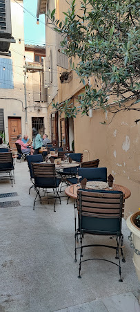 Atmosphère du Restaurant méditerranéen La Pergùla - Restaurant Arles - n°2