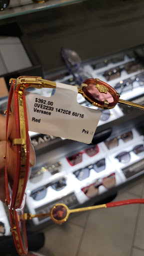 Shopping Mall «La Place Shopping Center», reviews and photos, 2101 Richmond Rd, Beachwood, OH 44122, USA