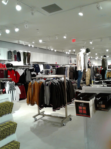 Clothing Store «F21 RED», reviews and photos, 121 Pavilion Pkwy A, Fayetteville, GA 30214, USA