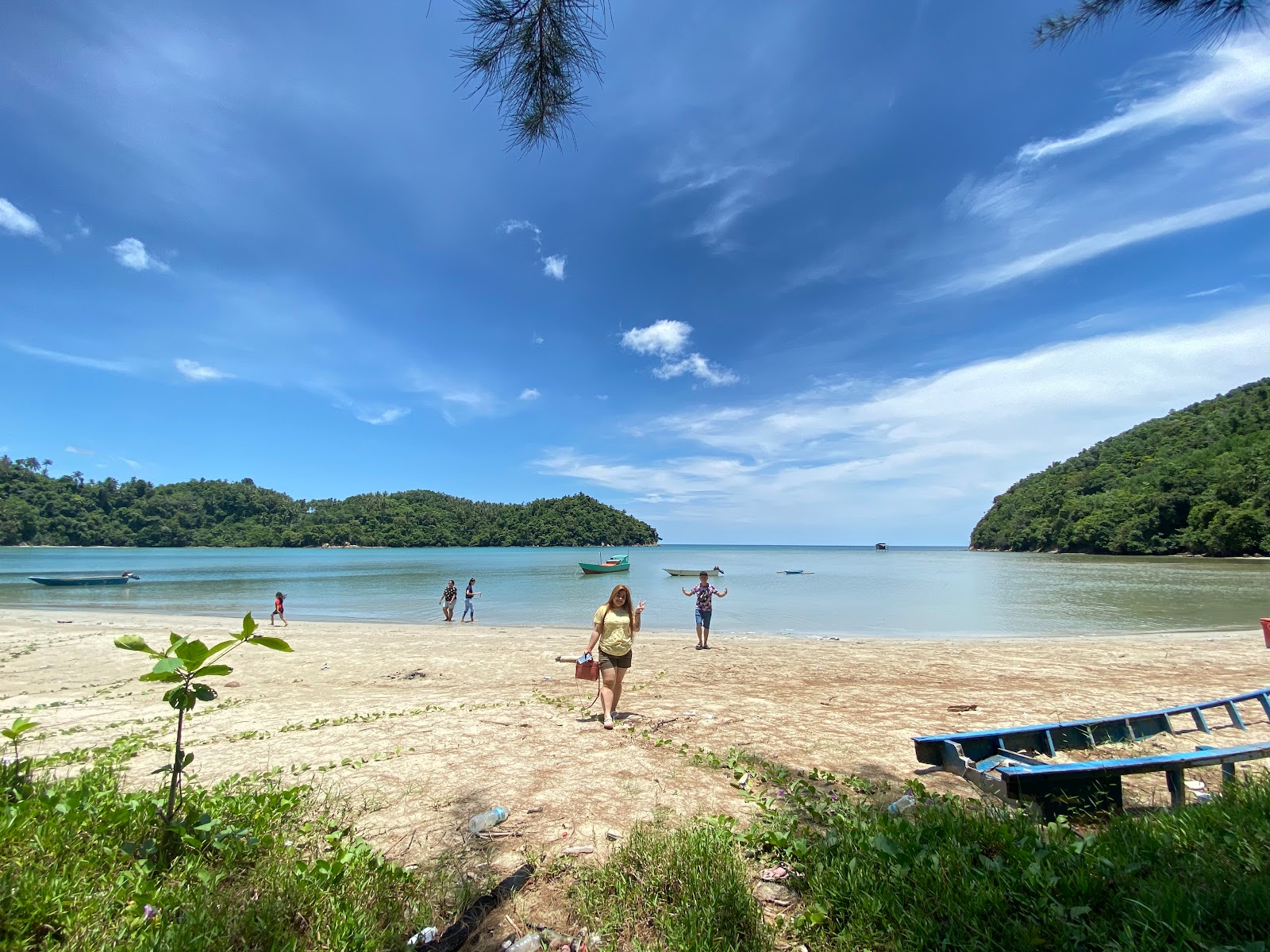 Foto van Loro Kecil Beach met turquoise water oppervlakte