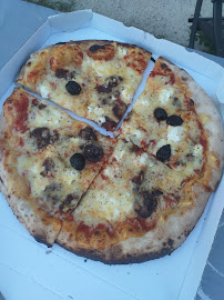 Plats et boissons du Pizzeria La Pizza des Grands Pins à Marseille - n°15