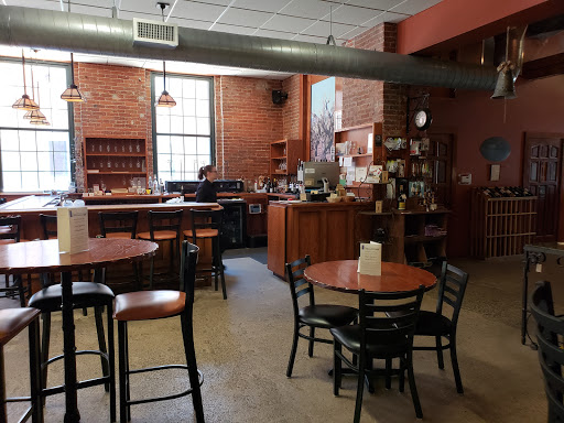 Wine Guyz, 122 King St, La Crosse, WI 54601, USA, 