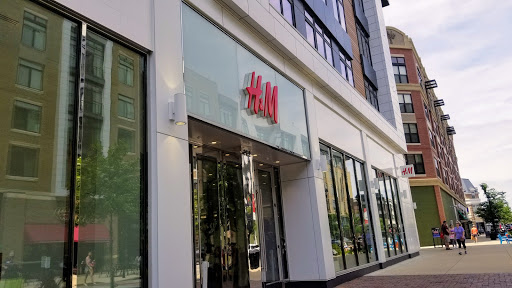 Clothing Store «H&M», reviews and photos, 214 Crocker Park Blvd, Cleveland, OH 44145, USA