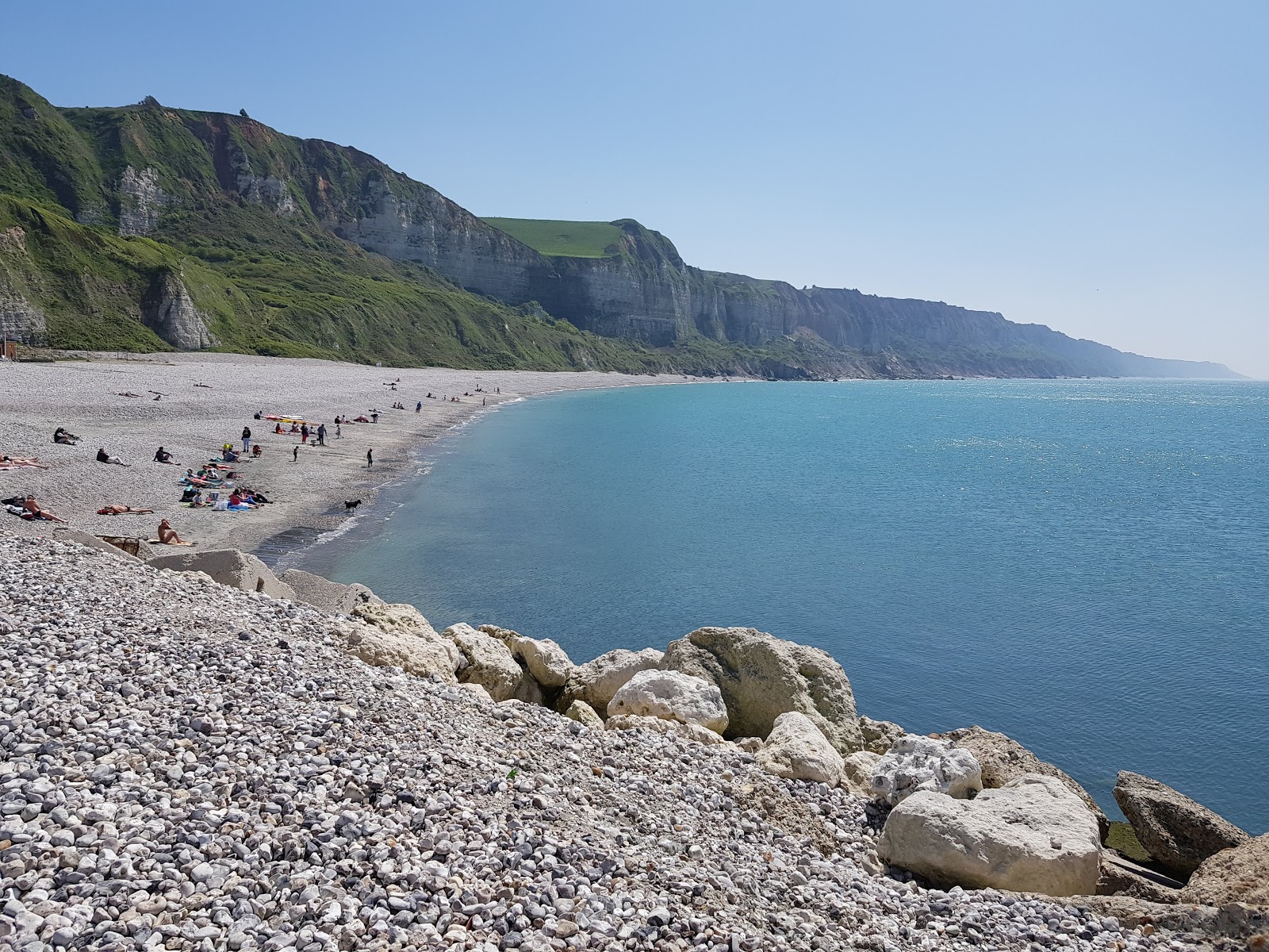Foto di Plage Saint-Jouin con una superficie del ciottoli grigi