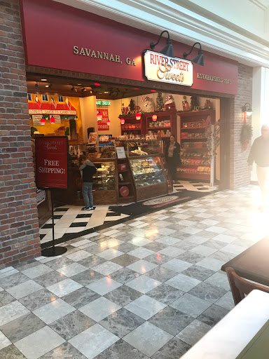 Shopping Mall «Phipps Plaza», reviews and photos, 3500 Peachtree Rd NE, Atlanta, GA 30326, USA