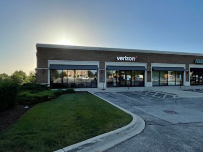 Cell Phone Store «Verizon», reviews and photos, 668 S Rand Rd, Lake Zurich, IL 60047, USA