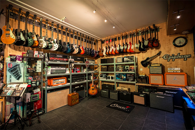 Music Store - 1196 Gland | VINTAGE AND CURRENT - Nyon