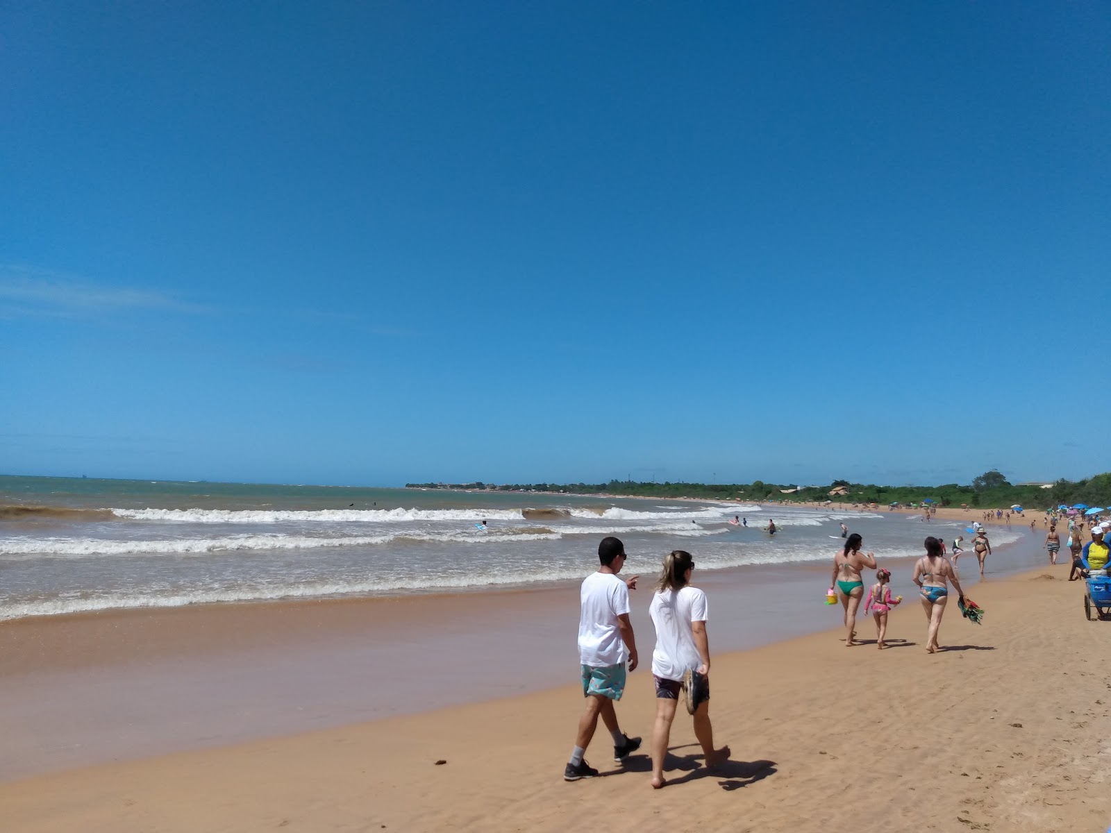 Foto von Ponta dos Fachos Strand und die siedlung