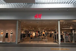 H&M image