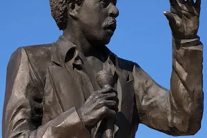 Richard Pryor statue by Preston Jackson image