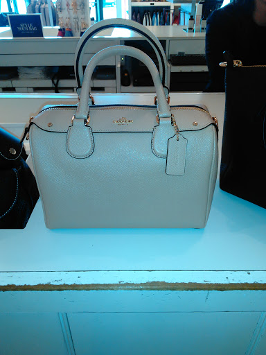 Outlet Mall «The Outlet Shoppes At Fremont», reviews and photos, 6245 N Old 27, Fremont, IN 46737, USA