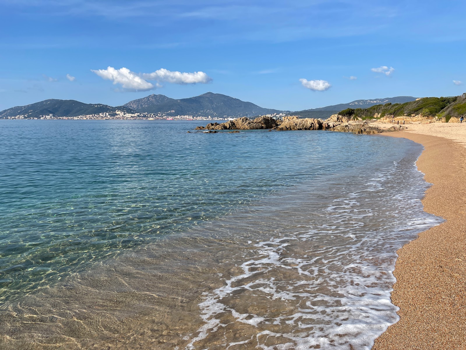 Foto di Capitello beach con una superficie del sabbia fine e luminosa