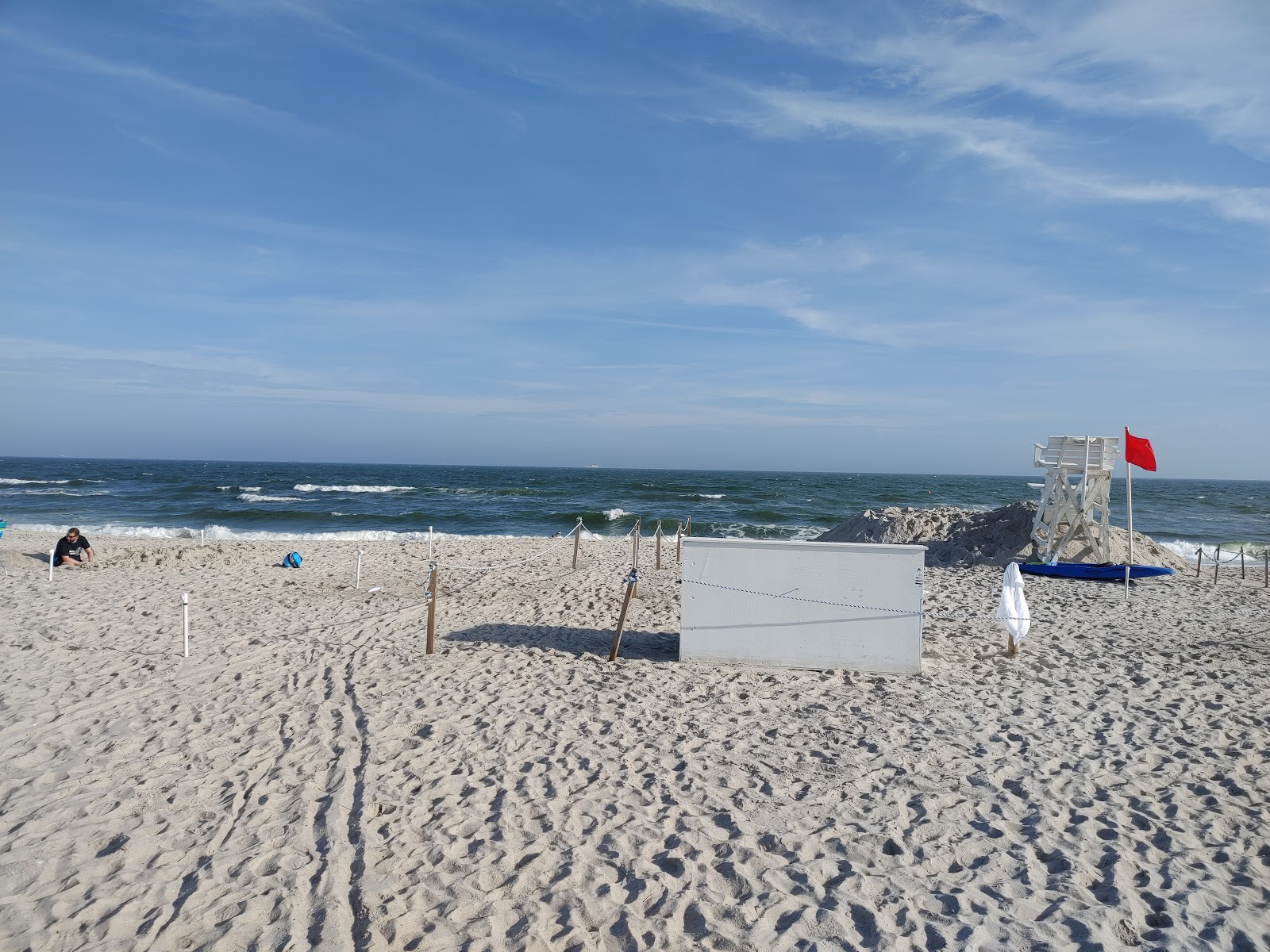 Foto van East Atlantic Beach met hoog niveau van netheid