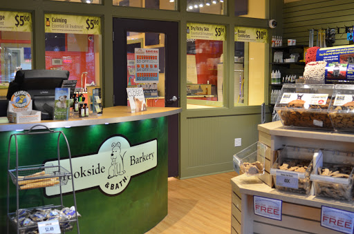 Pet Supply Store «Brookside Barkery & Bath», reviews and photos, 118 W 63rd St, Kansas City, MO 64113, USA