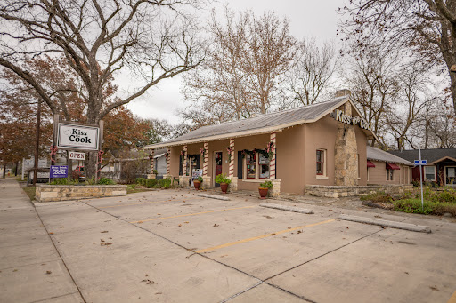 Kitchen Supply Store «Kiss The Cook Kitchen Shop», reviews and photos, 113 E Theissen St, Boerne, TX 78006, USA