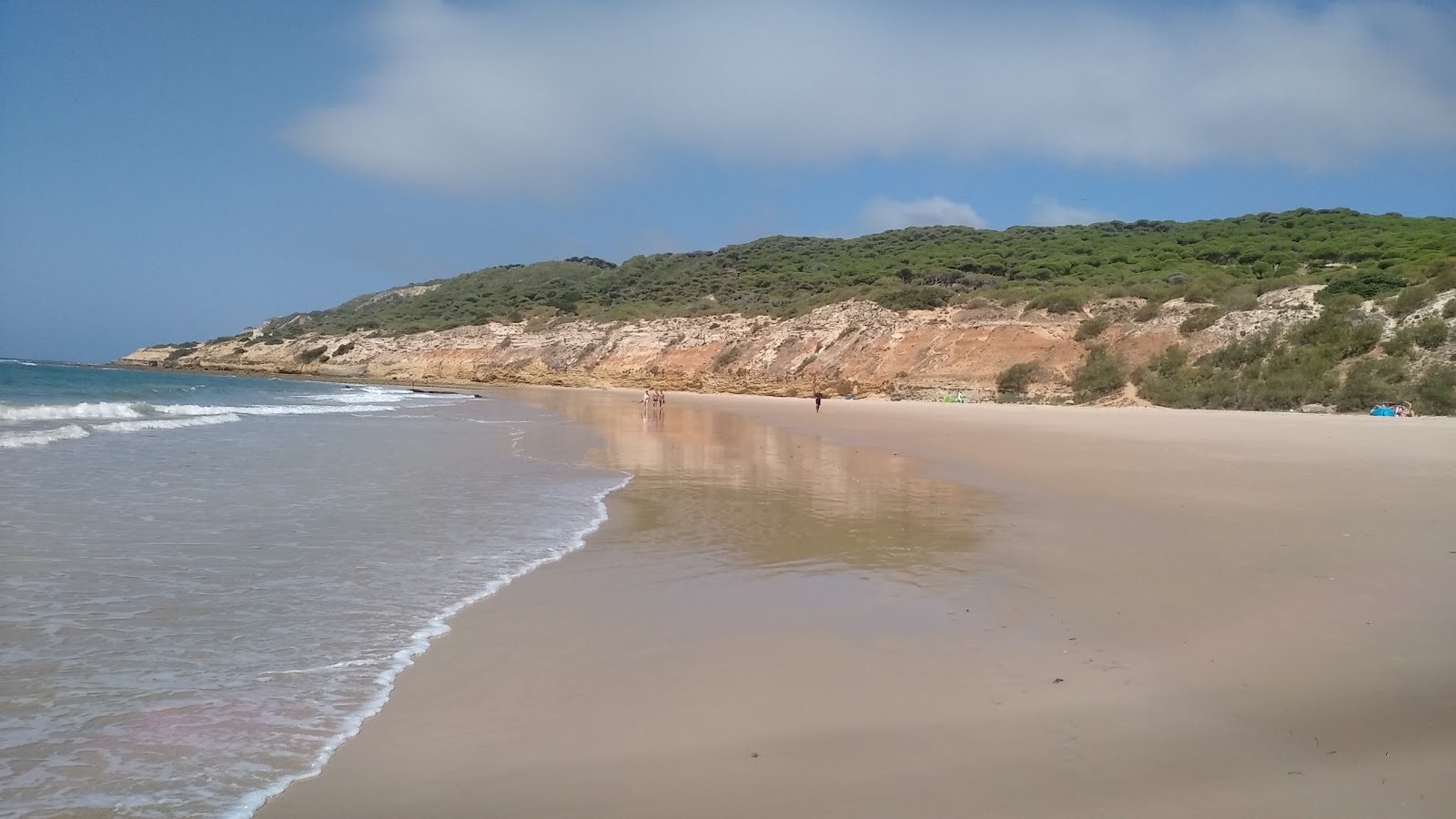 Foto de Playa de la Hierbabuena com areia fina e brilhante superfície