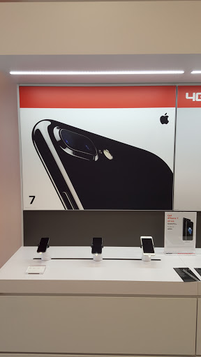 Cell Phone Store «Roswell Verizon Wireless», reviews and photos, 660 W Crossville Rd #100, Roswell, GA 30075, USA