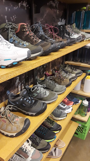 Outdoor Sports Store «Moosejaw», reviews and photos, 17037 Kercheval Ave, Grosse Pointe, MI 48230, USA