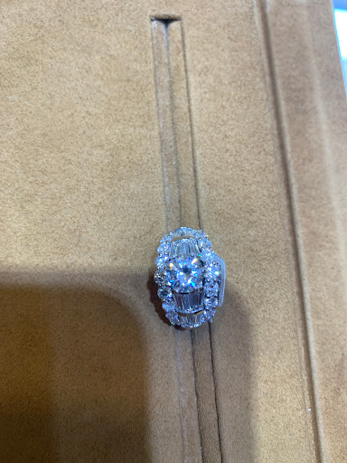 Jewelry Store «Benchmark Jewelers - Town East Mall», reviews and photos, 1162 Town East Mall, Mesquite, TX 75150, USA