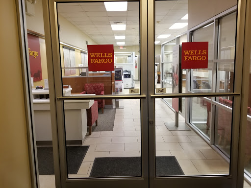 Shopping Mall «Parkway Shopping Center», reviews and photos, 929 S High St #22, West Chester, PA 19382, USA