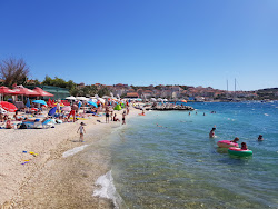 Okrug Gornji IV beach'in fotoğrafı kısmen tatil bölgesi