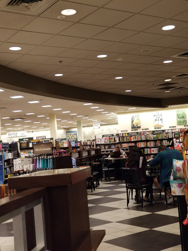 Book Store «Barnes & Noble Booksellers South Corona», reviews and photos, 2470 Tuscany St #101, Corona, CA 92881, USA