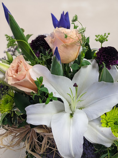 Florist «Enchanted Florist of Ypsilanti MI», reviews and photos, 46 E Cross St, Ypsilanti, MI 48198, USA