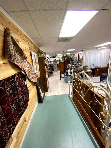 Furniture Store «3 Vintage Chicks», reviews and photos, 13012 N Cave Creek Rd, Phoenix, AZ 85022, USA