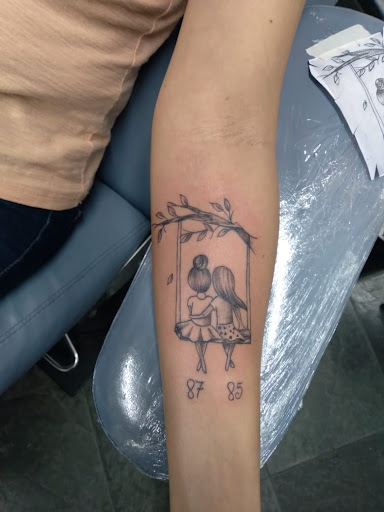 Logo da empresa - Real Life Tattoo Studio