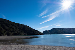 Okiwi Bay Beach'in fotoğrafı ve yerleşim