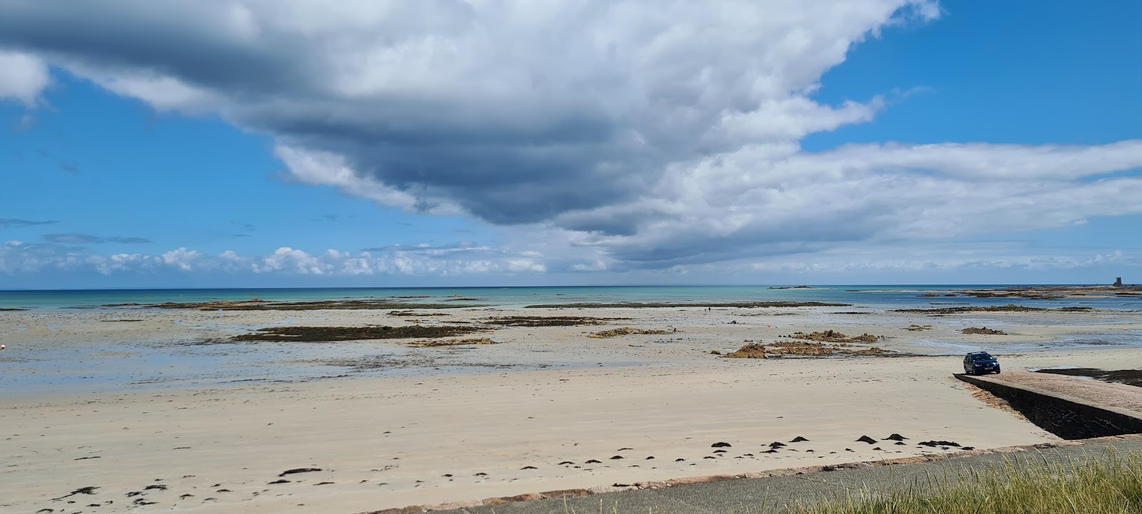 Foto de Keppel Beach con arena gris y guijarros superficie