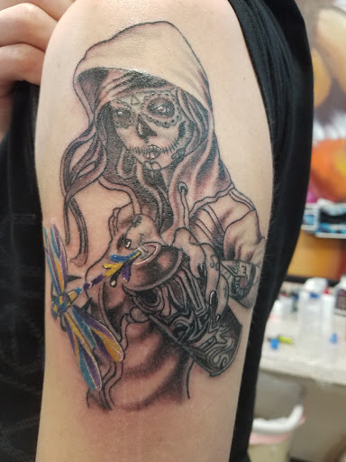 Tattoo Shop «Chi-Town Effects Tattoo», reviews and photos, 419 S Lake St, Aurora, IL 60506, USA