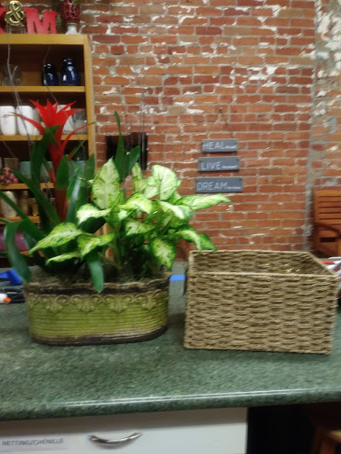 Florist «K & M Floral & Interior Plant Designs», reviews and photos, 537 Main St, Woodland, CA 95695, USA