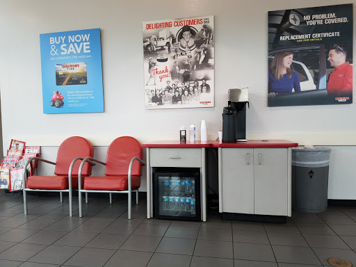 Tire Shop «Discount Tire Store - Louisville, KY», reviews and photos, 2131 S Hurstbourne Pkwy, Louisville, KY 40220, USA