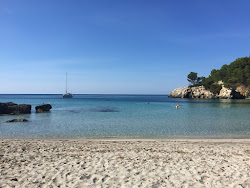 Photo de Playa Cala Escorxada situé dans une zone naturelle