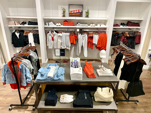 Clothing Store «Banana Republic», reviews and photos, 454 Evergreen Ct, Central Valley, NY 10917, USA