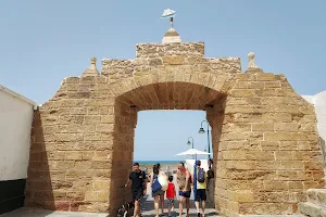 Puerta de la Caleta image