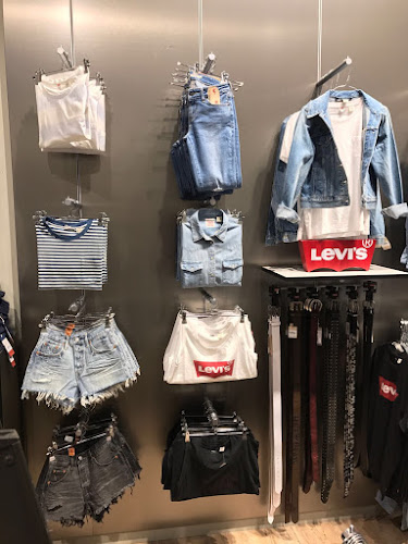 World of Jeans - Bekleidungsgeschäft