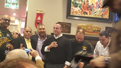 Cigar Shop «Maxis Cigar Shop», reviews and photos, 749 Hempstead Turnpike, Franklin Square, NY 11010, USA