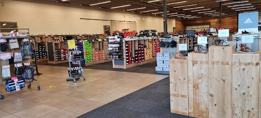 Shoe Store «DSW Designer Shoe Warehouse», reviews and photos, 7923 N Blackstone Ave, Fresno, CA 93720, USA