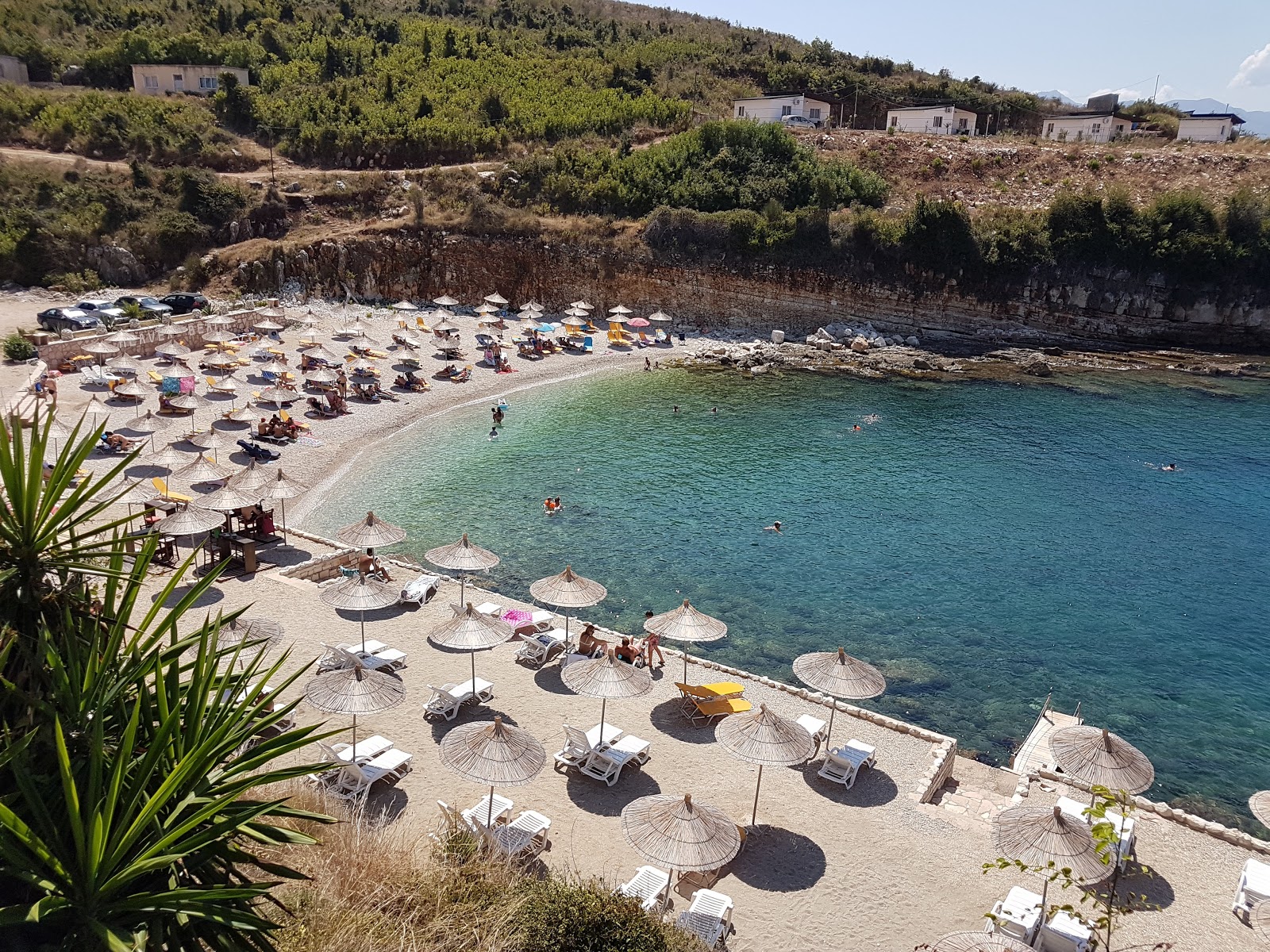 Photo de Heaven Hotel Beach avec l'eau cristalline de surface