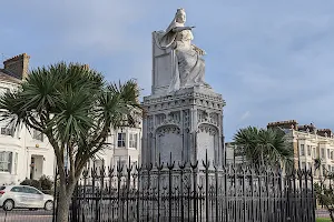 Queen Victoria Statue image