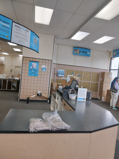 Shipping and Mailing Service «The UPS Store», reviews and photos, 1146 S Waukegan Rd, Waukegan, IL 60085, USA