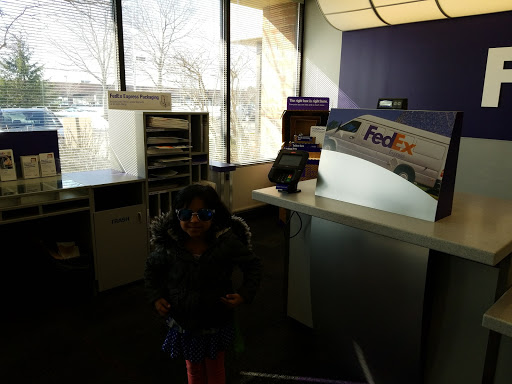 Shipping and Mailing Service «FedEx Ship Center», reviews and photos, 6955 Engle Rd, Middleburg Heights, OH 44130, USA