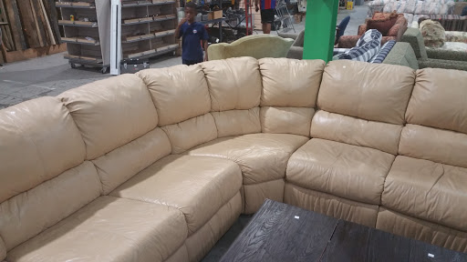 Donations Center «Milwaukee Habitat for Humanity ReStore», reviews and photos