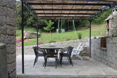 Lodge Gîte Bienvenue dans le Valinco : Location maison de vacances au calme, en campagne, de 4 à 6 personnes, avec 2 chambres, idéale pour les randonnées, située à 45 min d’Ajaccio, proche plages et Propriano, à Casalabriva, Corse-du-Sud, Corse Casalabriva