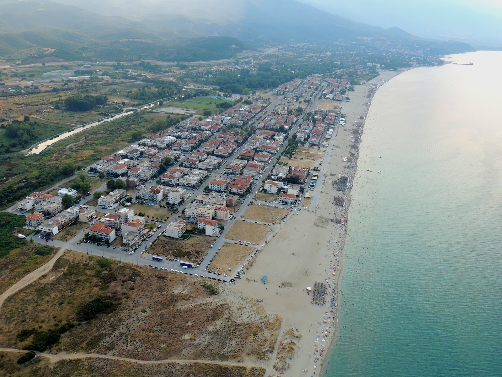 Foto av Nei Pori beach och bosättningen