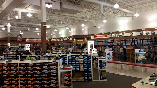 Shoe Store «Famous Footwear», reviews and photos, 18049 NW Evergreen Pkwy, Beaverton, OR 97006, USA