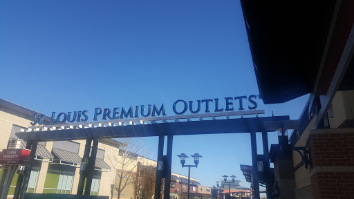 Shopping Mall «St. Louis Premium Outlets», reviews and photos, 18521 Outlet Blvd, Chesterfield, MO 63005, USA